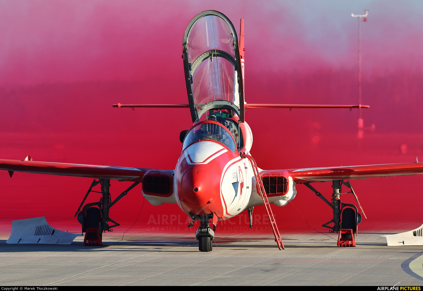 Poland - Air Force: White & Red Iskras 6 aircraft at Dęblin