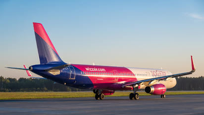 HA-LTI - Wizz Air Airbus A321