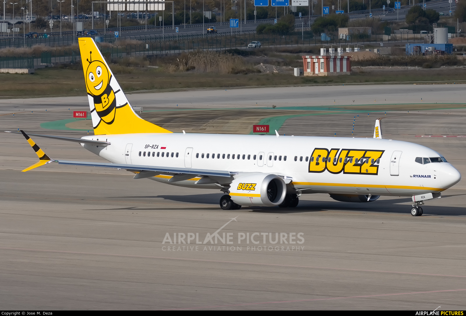 Buzz SP-RZA aircraft at Barcelona - El Prat