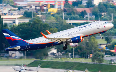 VP-BLR - Aeroflot Airbus A320