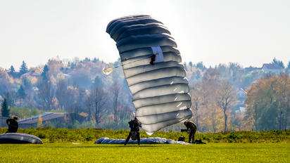 - - Poland - Air Force Parachute Parachutist
