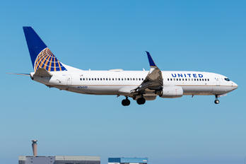 N76523 - United Airlines Boeing 737-800