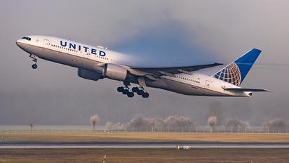 N796UA - United Airlines Boeing 777-200ER