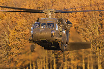90-26271 - USA - Army Sikorsky H-60L Black hawk