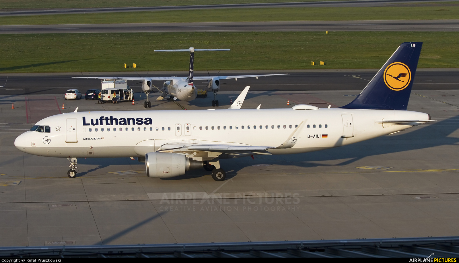 Lufthansa D-AIUI aircraft at Warsaw - Frederic Chopin