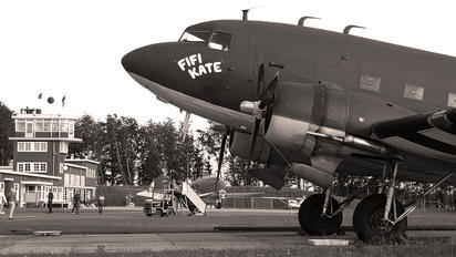 N47FK - Dakota Club Douglas DC-3