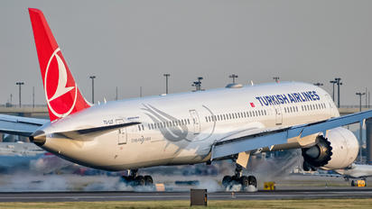 TC-LLF - Turkish Airlines Boeing 787-9 Dreamliner