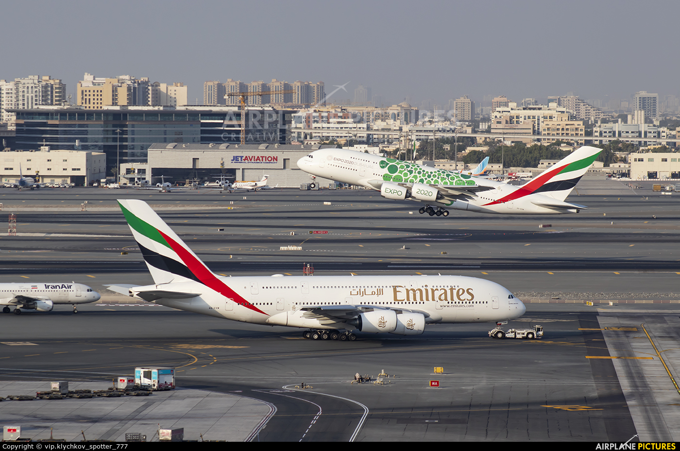 - Airport Overview - aircraft at Dubai Intl