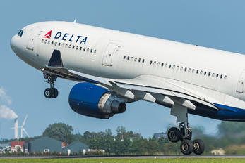 N806NW - Delta Air Lines Airbus A330-300