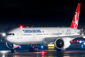 TC-LJF - Turkish Airlines Boeing 777-300ER