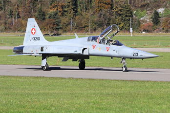 J-3210 - Switzerland - Air Force Northrop F-5F Tiger II