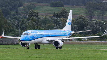 PH-EZH - KLM Cityhopper Embraer ERJ-190 (190-100)