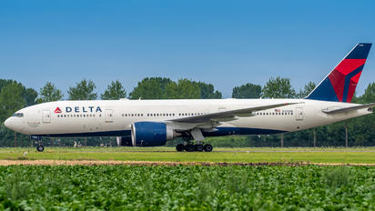 N708DN - Delta Air Lines Boeing 777-200LR