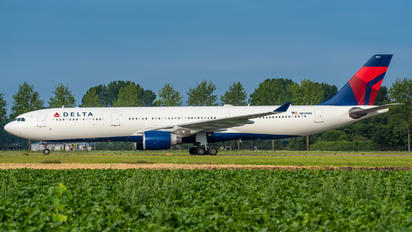 N814NW - Delta Air Lines Airbus A330-300
