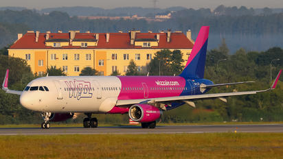 HA-LTG - Wizz Air Airbus A321