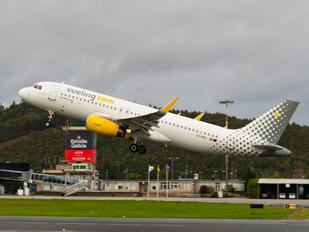 EC-MEA - Vueling Airlines Airbus A320