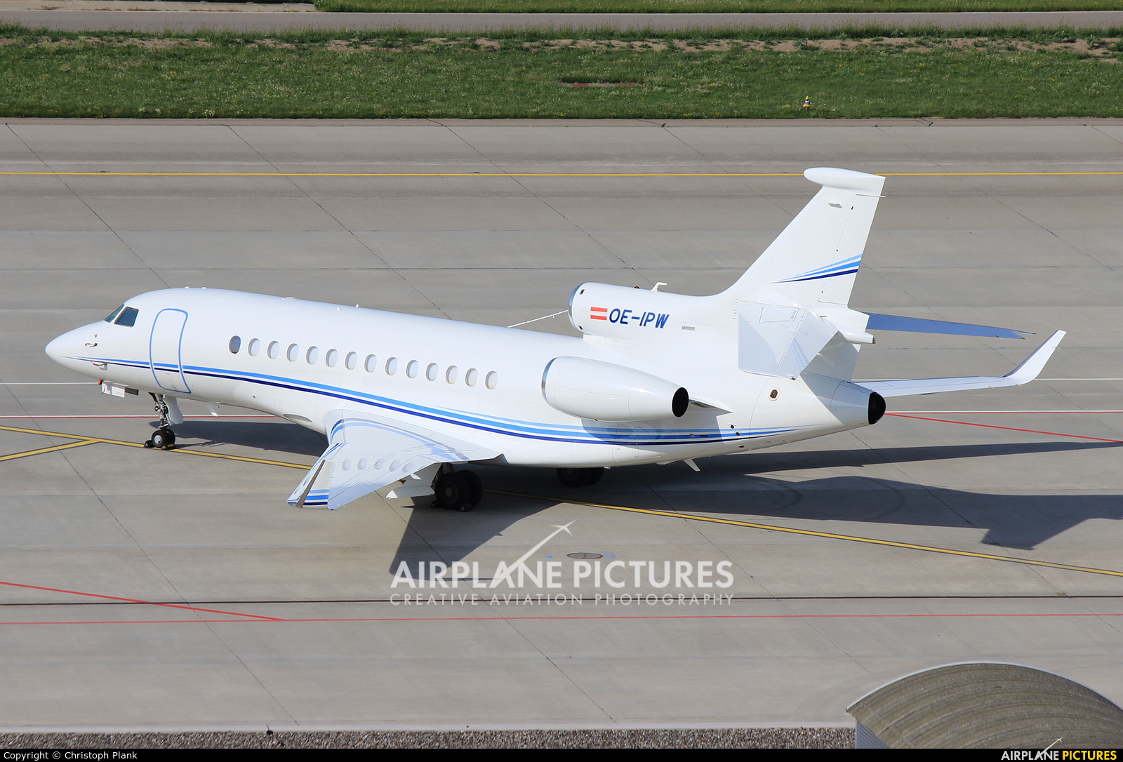 Private OE-IPW aircraft at Zurich