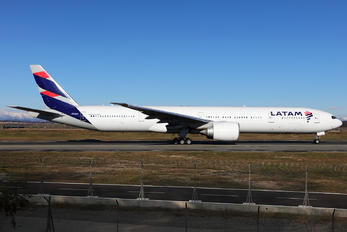 PT-MUC - LATAM Brasil Boeing 777-300ER