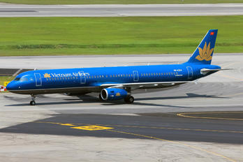 VN-A324 - Vietnam Airlines Airbus A321
