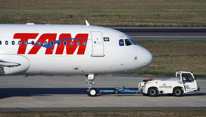 F-WWBQ - TAM Airbus A320