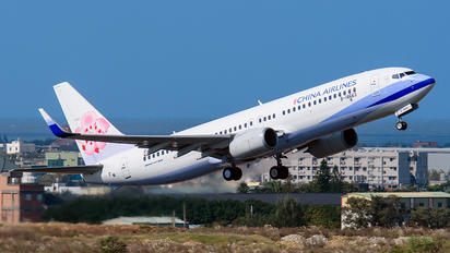 B-18663 - China Airlines Boeing 737-800