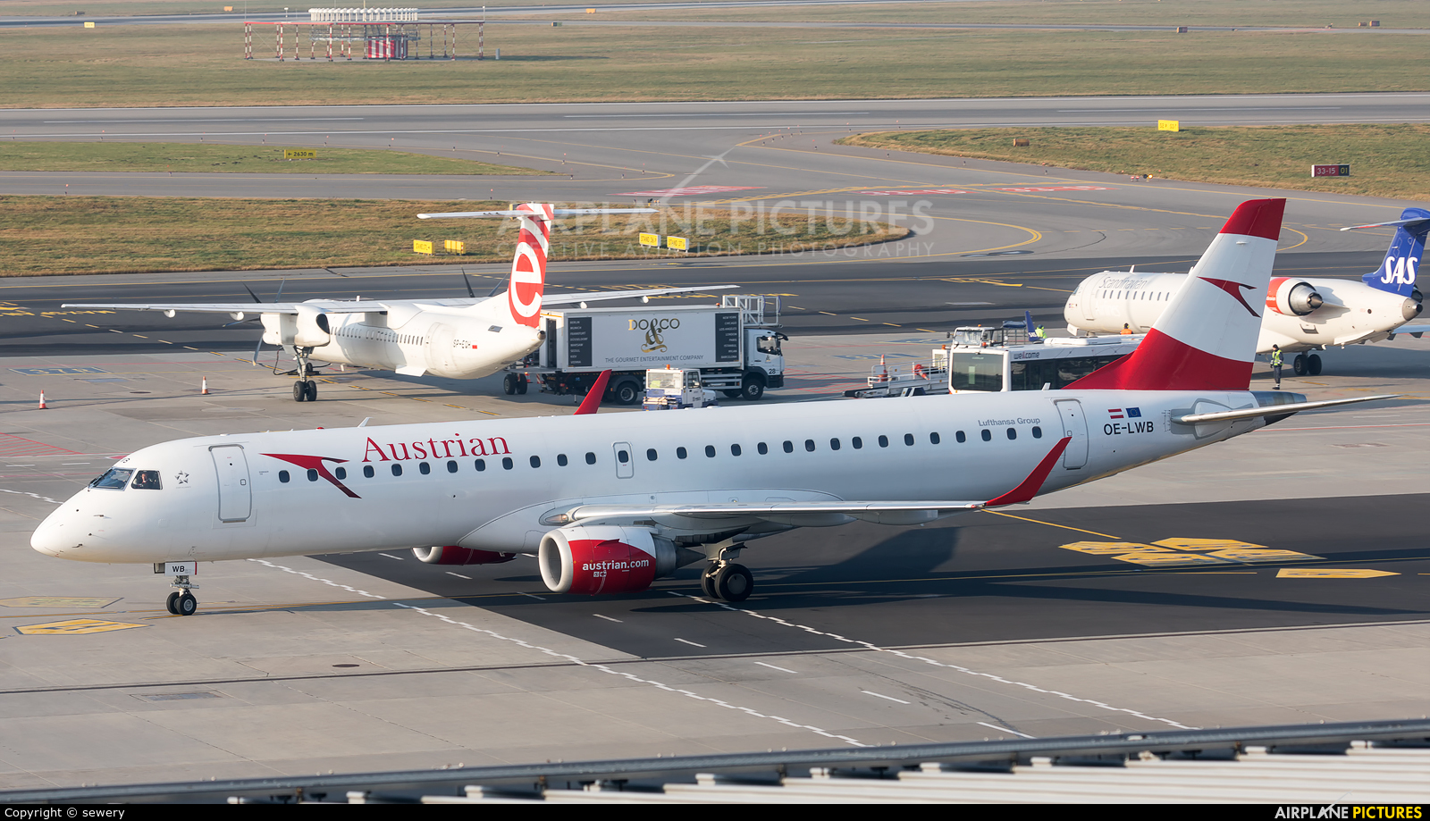 Austrian Airlines/Arrows/Tyrolean OE-LWB aircraft at Warsaw - Frederic Chopin