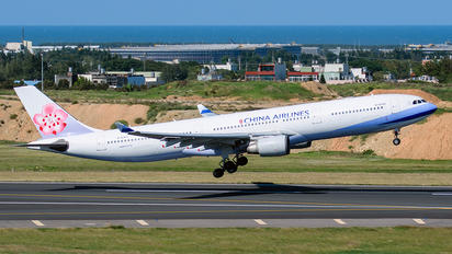 B-18303 - China Airlines Airbus A330-300