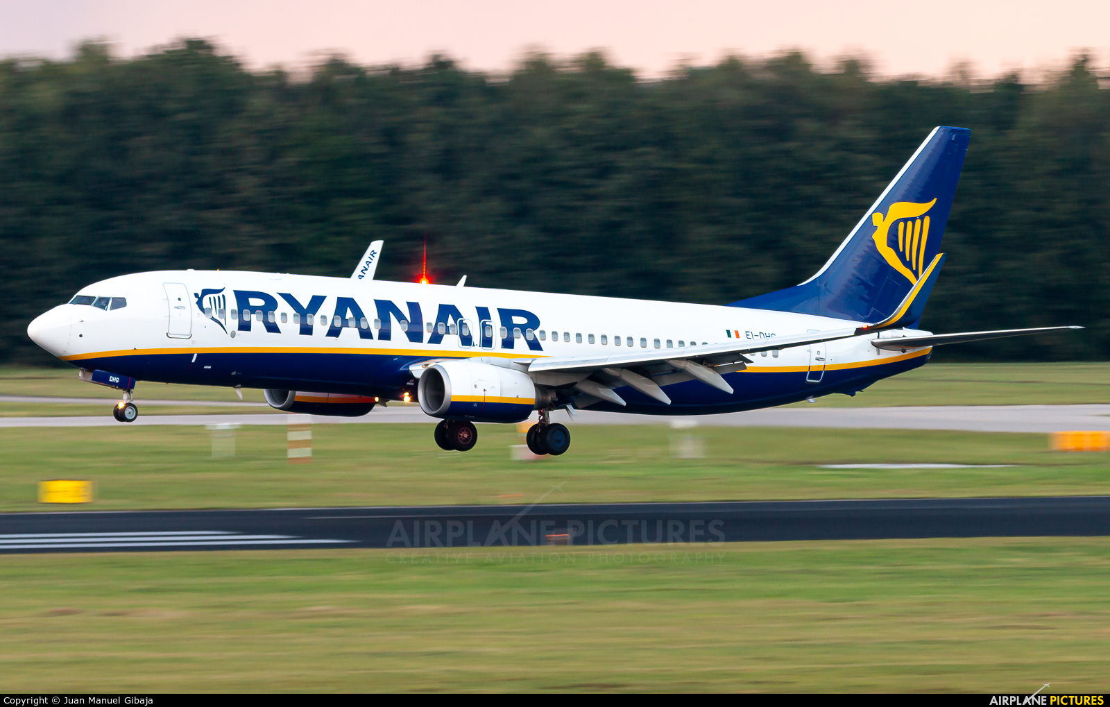 Ryanair EI-DHG aircraft at Eindhoven
