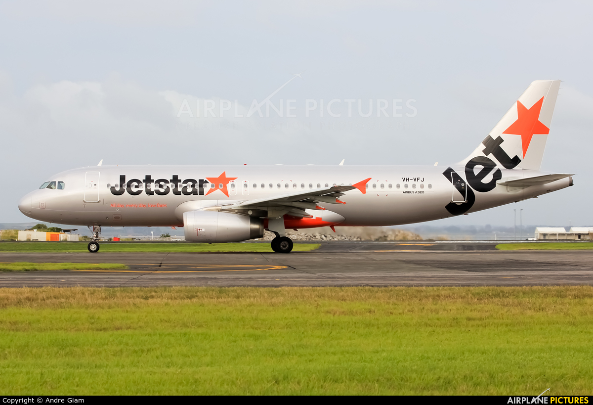 Jetstar Airways VH-VFJ aircraft at Auckland Intl