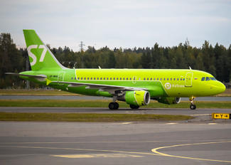 VP-BHQ - S7 Airlines Airbus A319