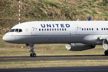N17122 - United Airlines Boeing 757-200