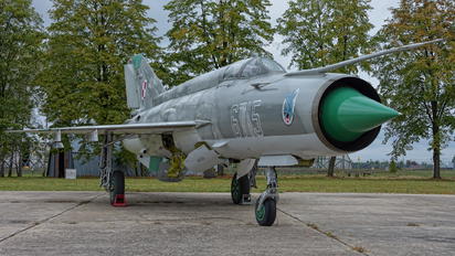 6715 - Poland - Air Force Mikoyan-Gurevich MiG-21MF