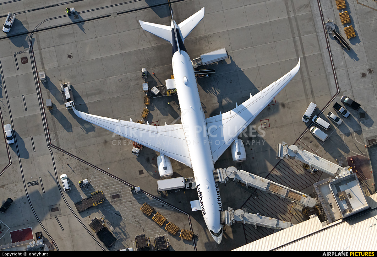 Lufthansa D-AIXI aircraft at Los Angeles Intl