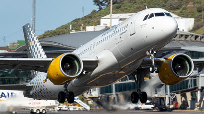 EC-NFK - Vueling Airlines Airbus A320 NEO