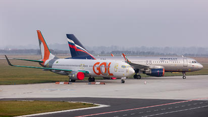 OE-IWI - GOL Transportes Aéreos  Boeing 737-86J