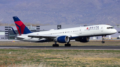 N6707A - Delta Air Lines Boeing 757-200