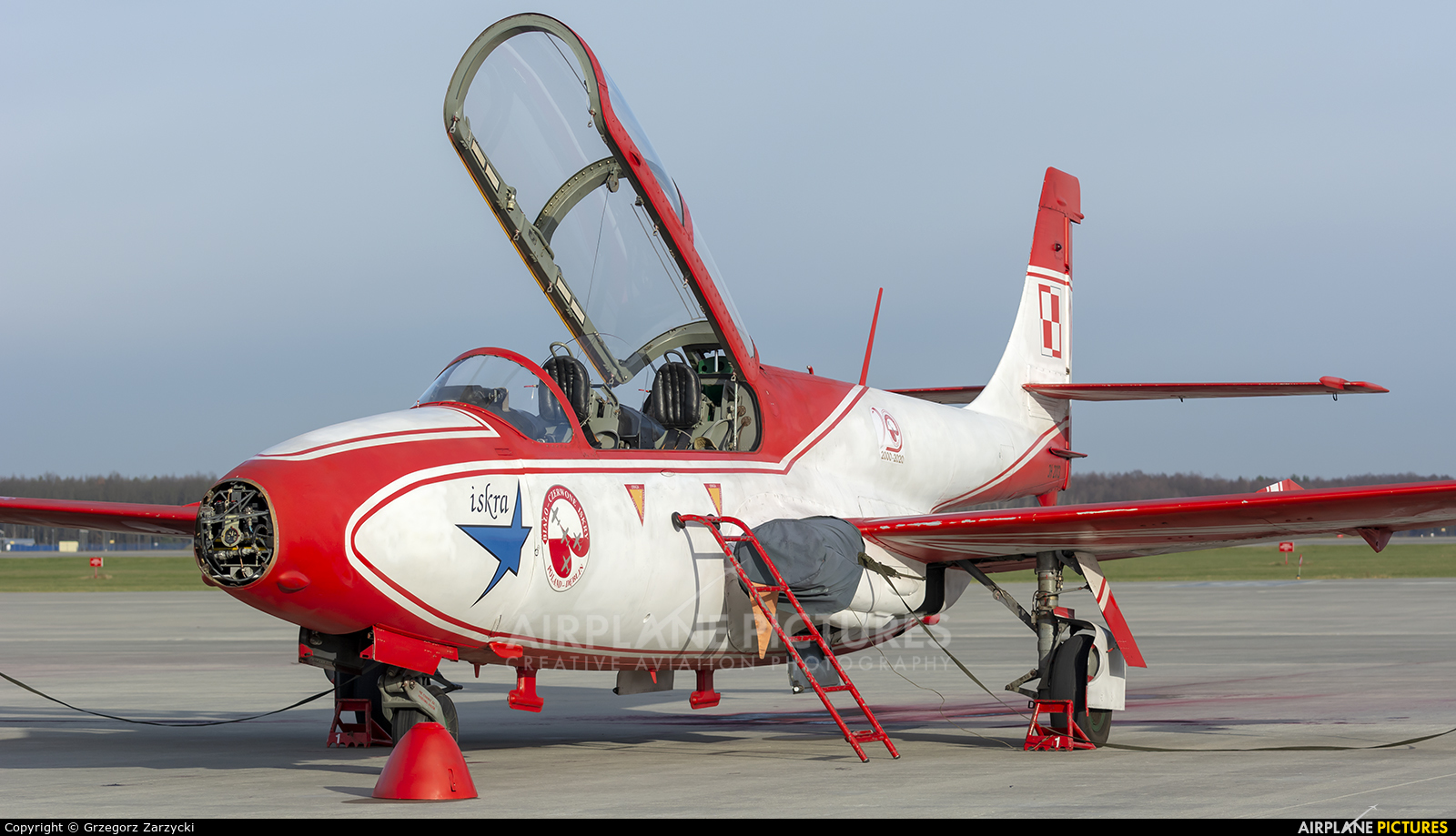 Poland - Air Force: White & Red Iskras 10 aircraft at Dęblin