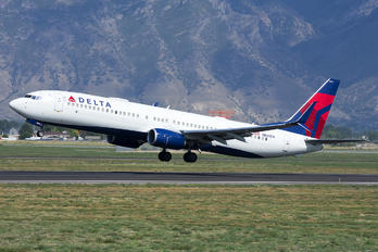 N869DN - Delta Air Lines Boeing 737-900ER