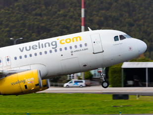 EC-MFK - Vueling Airlines Airbus A320