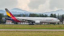 HL7700 - Asiana Airlines Boeing 777-200ER aircraft