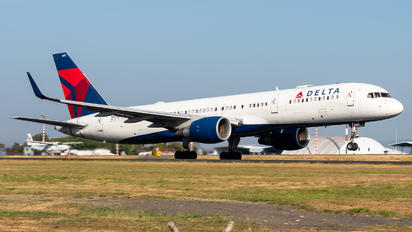N695DL - Delta Air Lines Boeing 757-200WL