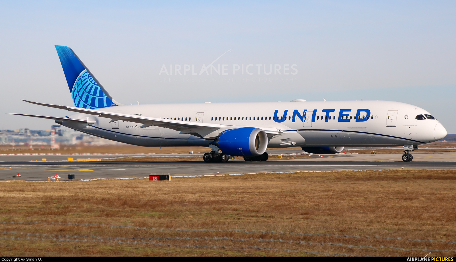 United Airlines N24980 aircraft at Frankfurt