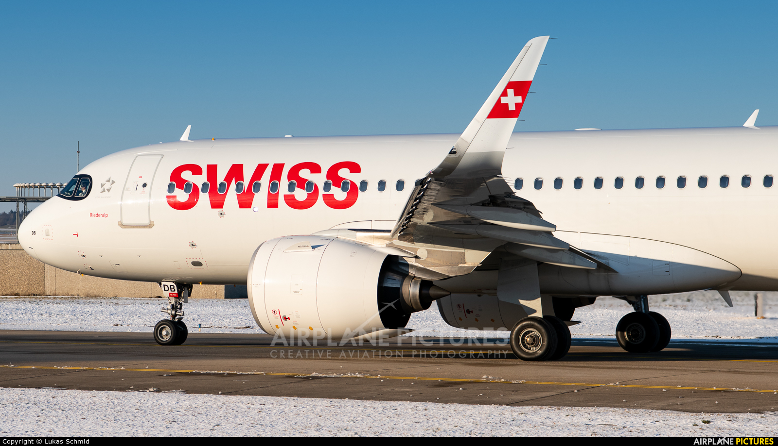 Swiss HB-JDB aircraft at Zurich