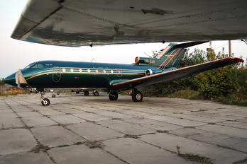 UR-SAN - Aerostar Yakovlev Yak-40