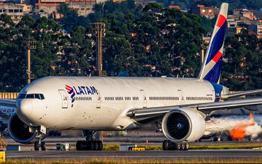 PT-MUD - LATAM Brasil Boeing 777-300ER