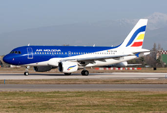 ER-AXM - Air Moldova Airbus A319