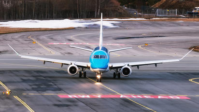 PH-EXT - KLM Cityhopper Embraer ERJ-175 (170-200)