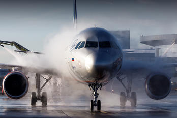 VP-BAV - Aeroflot Airbus A321