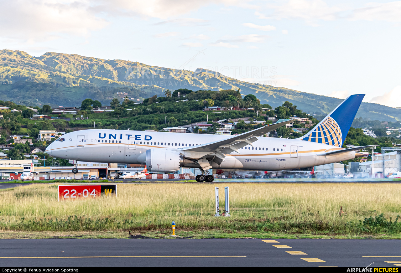 United Airlines N26910 aircraft at Tahiti Faa'a International Airport