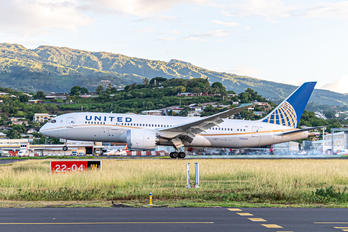 N26910 - United Airlines Boeing 787-8 Dreamliner